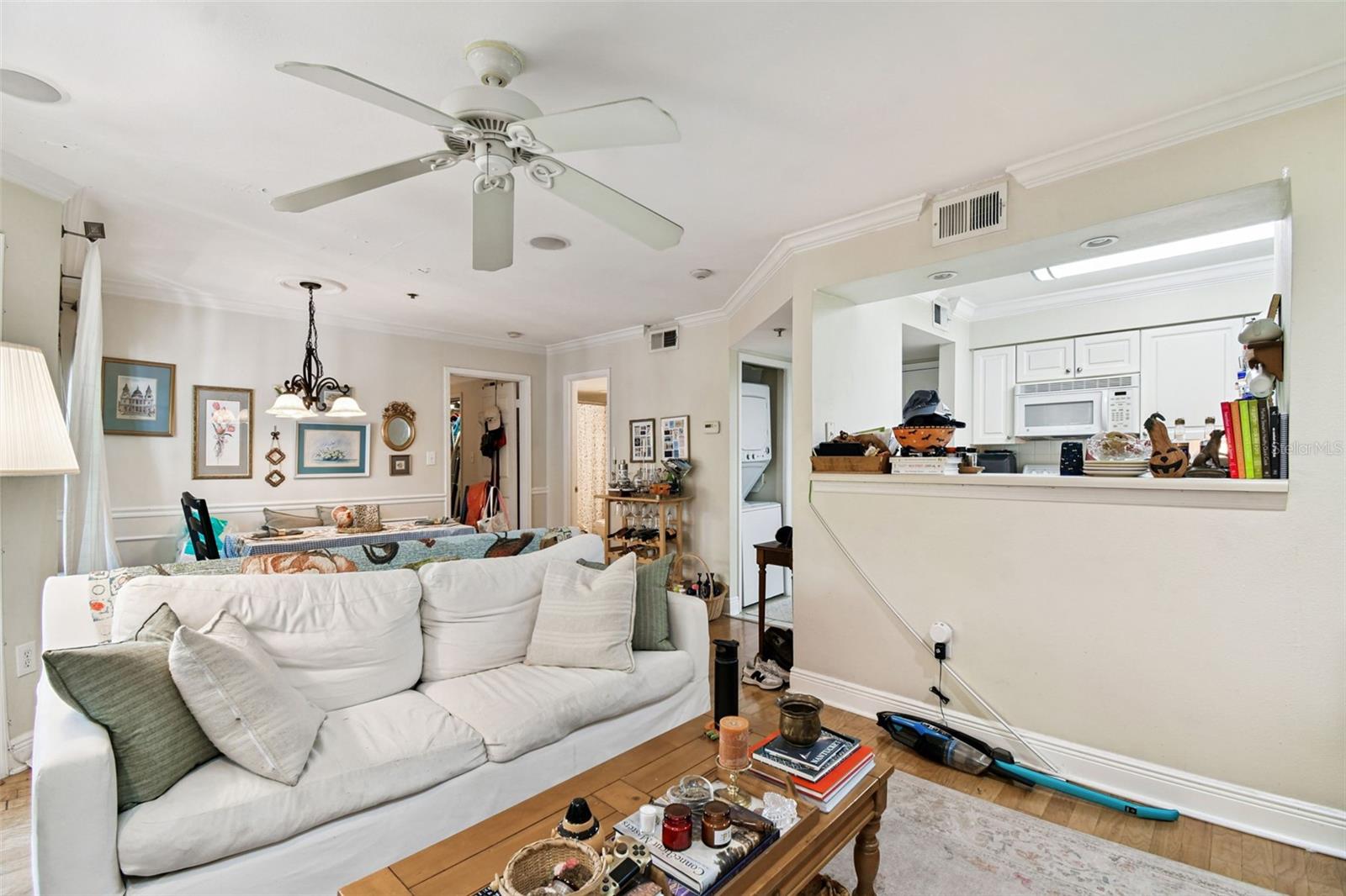 Image 15 of 42 For 1000 Horatio Street 202