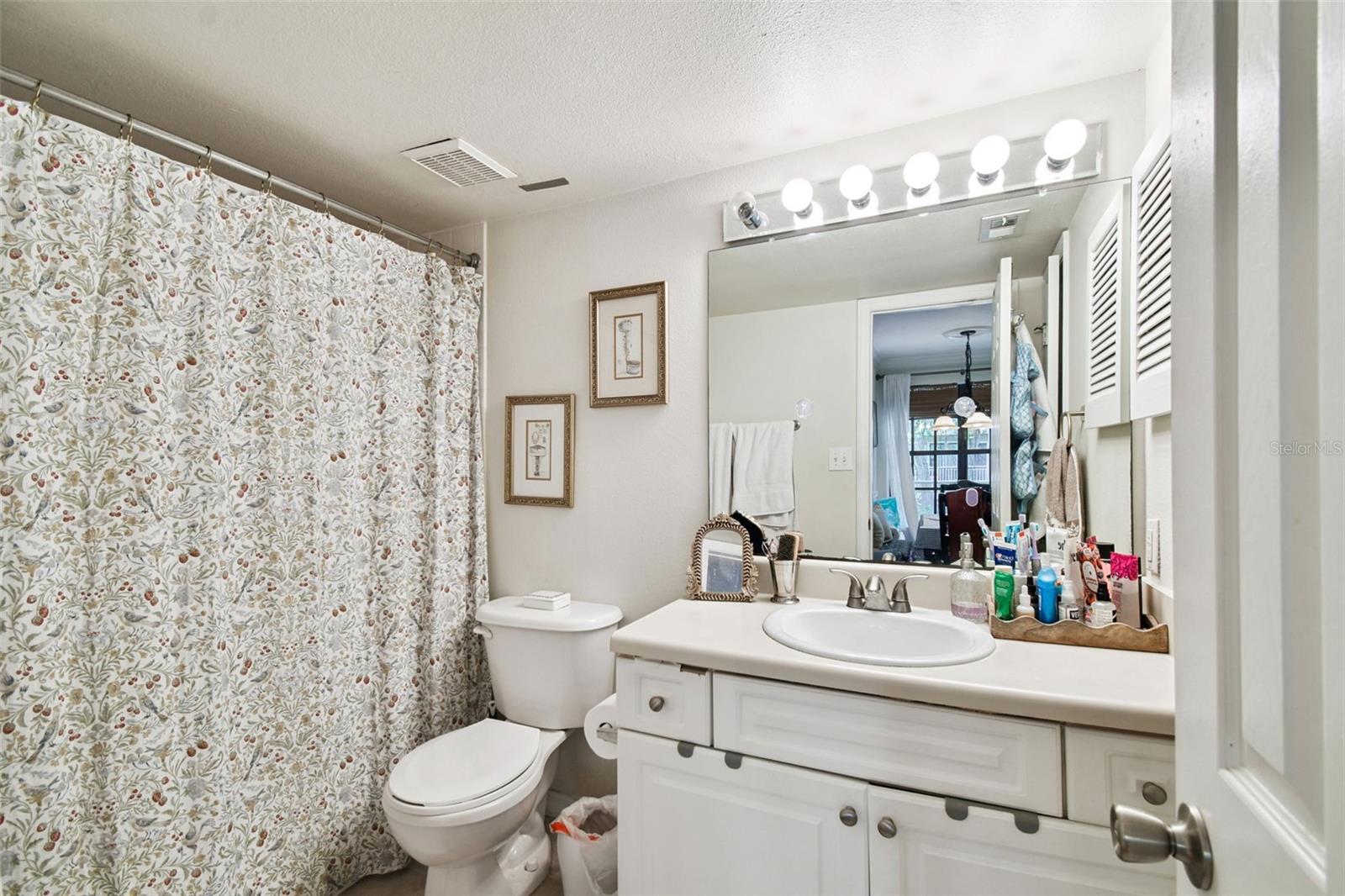 Image 18 of 42 For 1000 Horatio Street 202