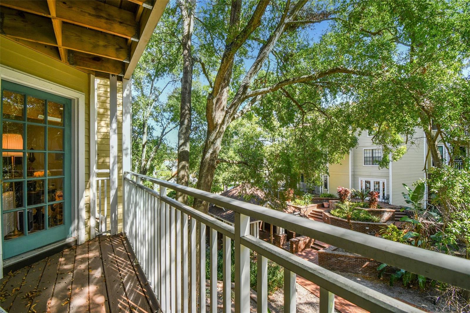 Image 24 of 42 For 1000 Horatio Street 202