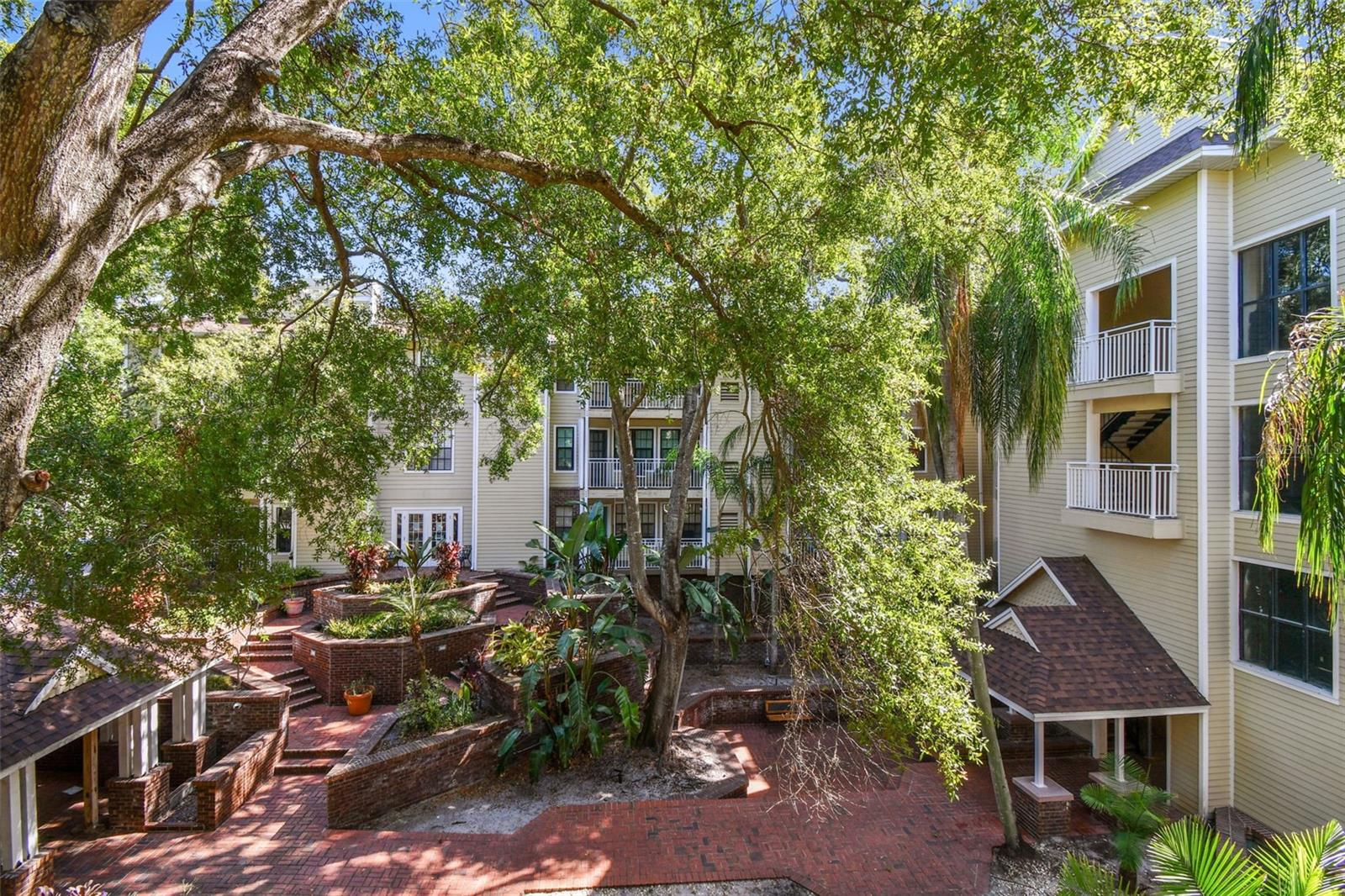 Image 25 of 42 For 1000 Horatio Street 202