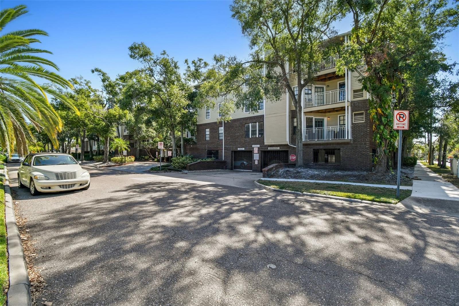 Image 26 of 42 For 1000 Horatio Street 202