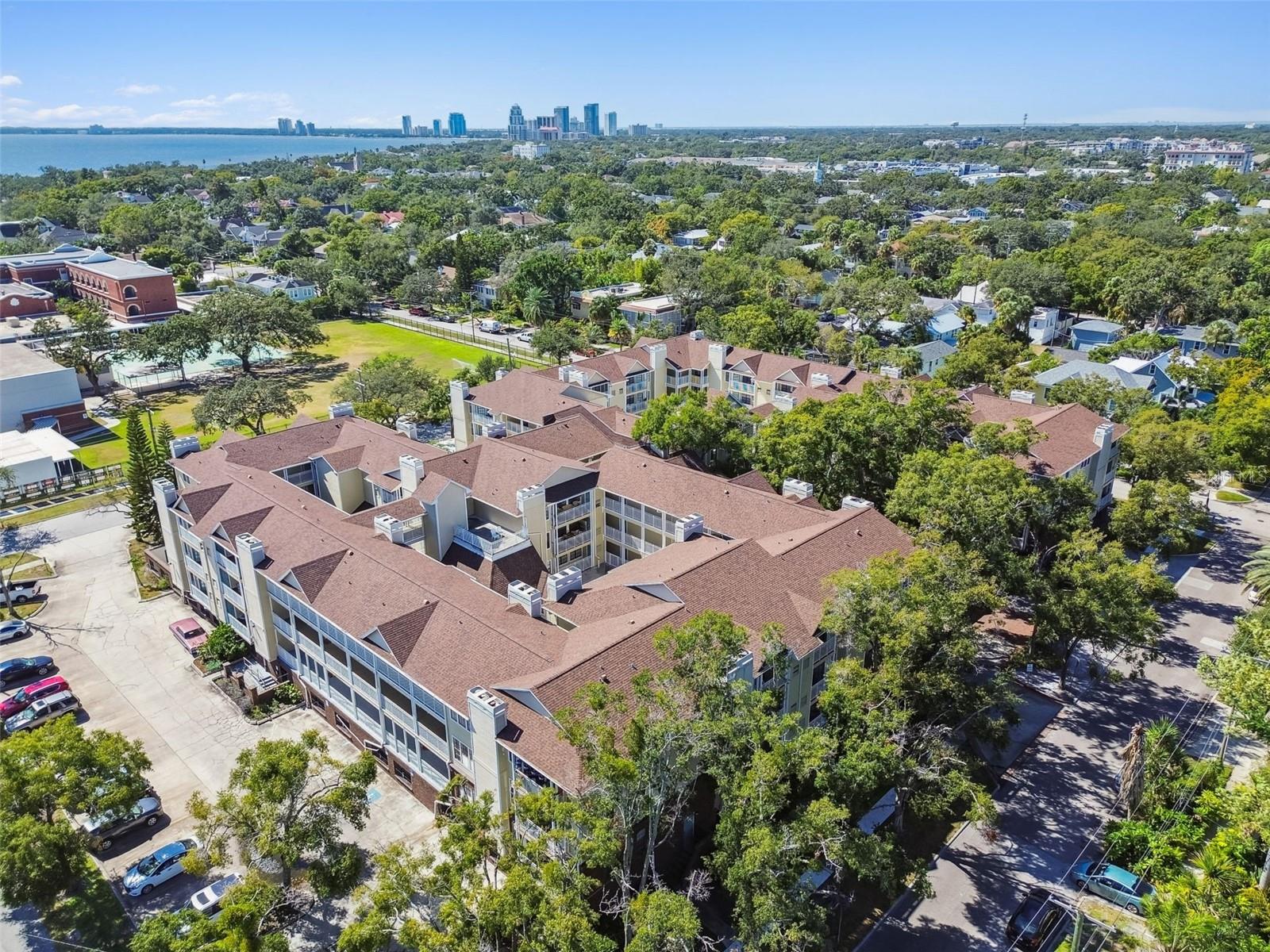 Image 27 of 42 For 1000 Horatio Street 202