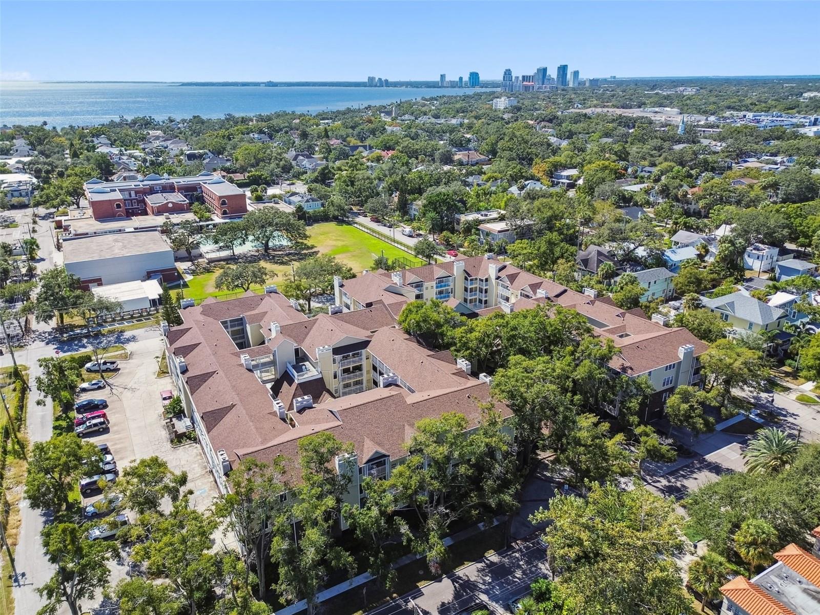 Image 28 of 42 For 1000 Horatio Street 202