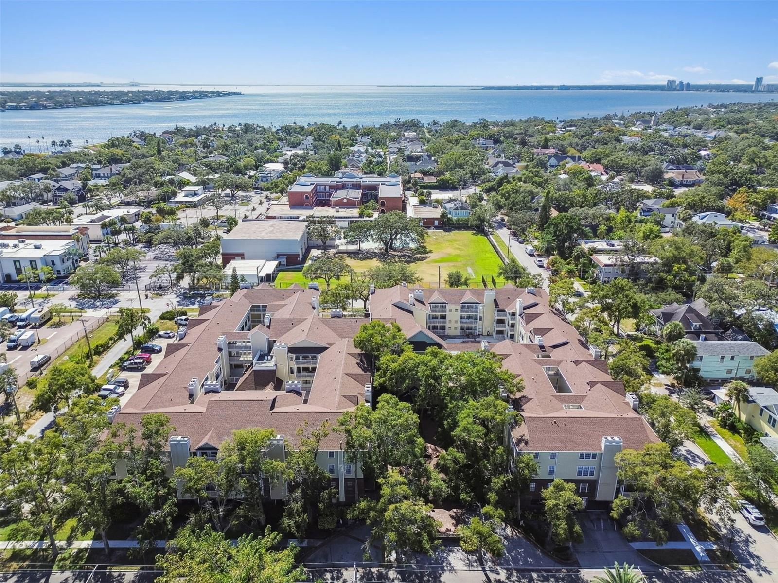 Image 29 of 42 For 1000 Horatio Street 202