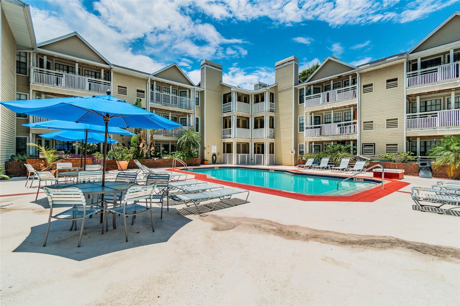 Image 36 of 42 For 1000 Horatio Street 202