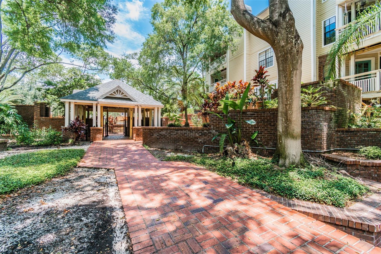 Image 40 of 42 For 1000 Horatio Street 202