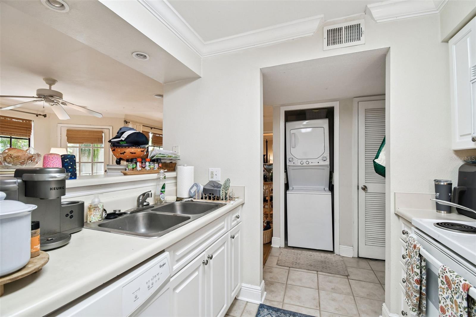 Image 8 of 42 For 1000 Horatio Street 202