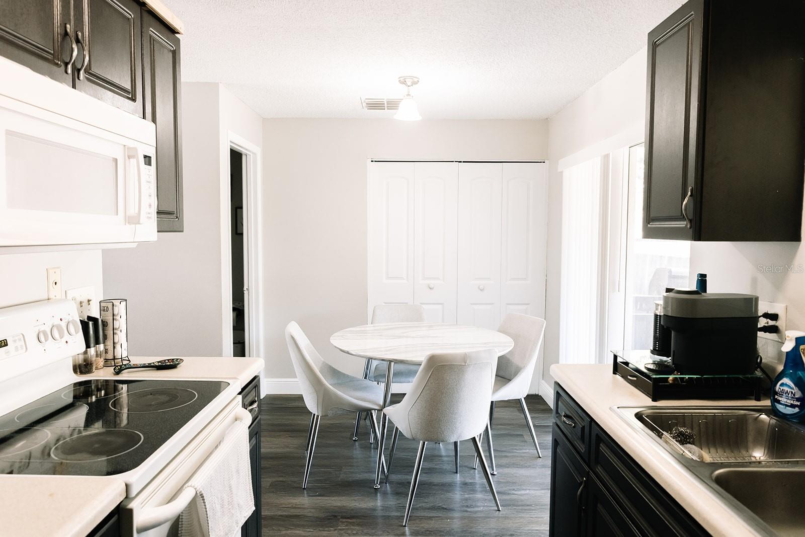 Image 9 of 31 For 14115 Village View Drive