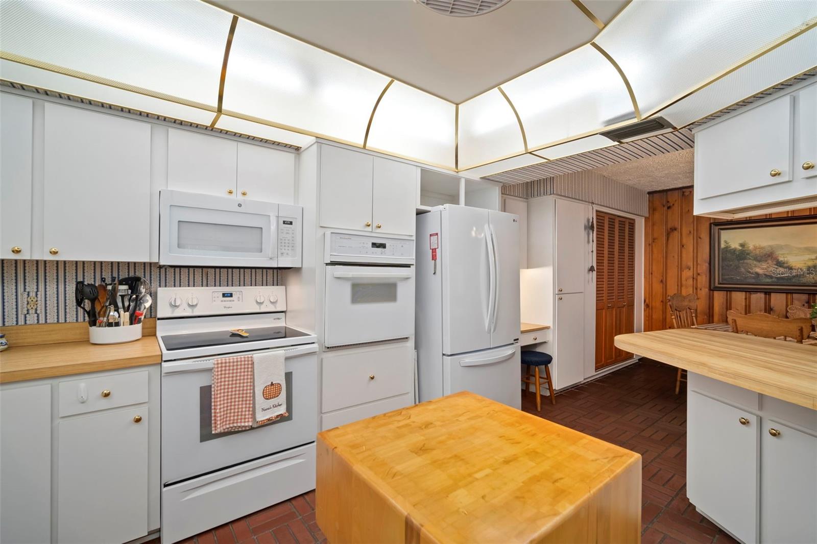 Image 11 of 38 For 501 Bryan Circle