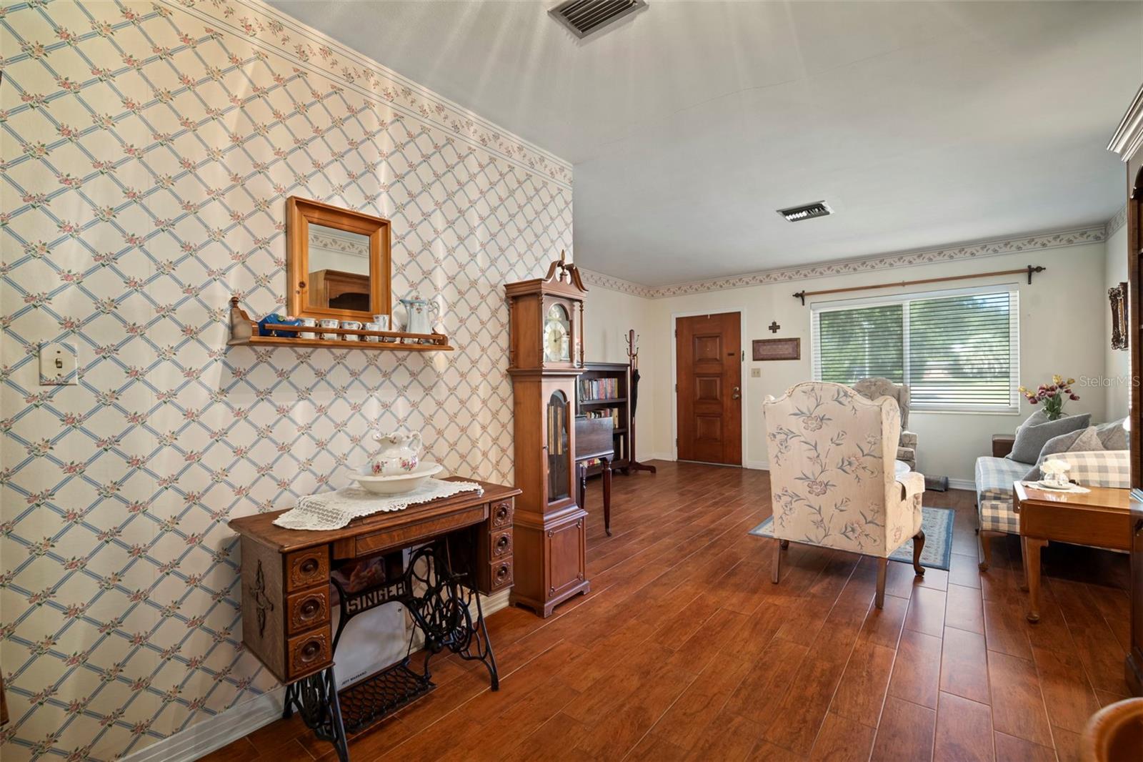 Image 15 of 38 For 501 Bryan Circle