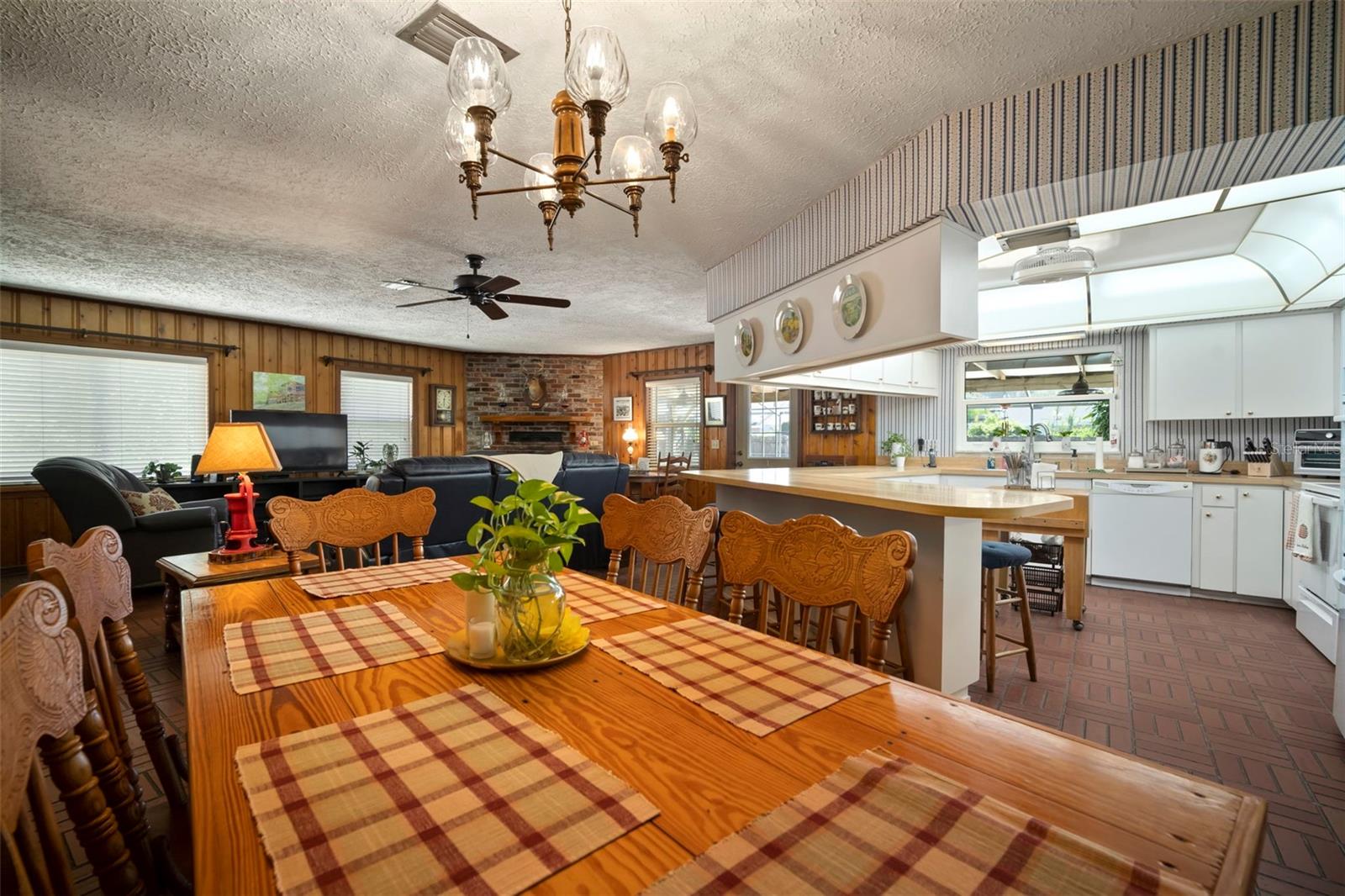 Image 7 of 38 For 501 Bryan Circle