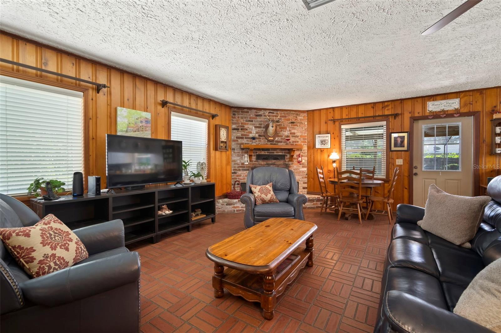 Image 8 of 38 For 501 Bryan Circle