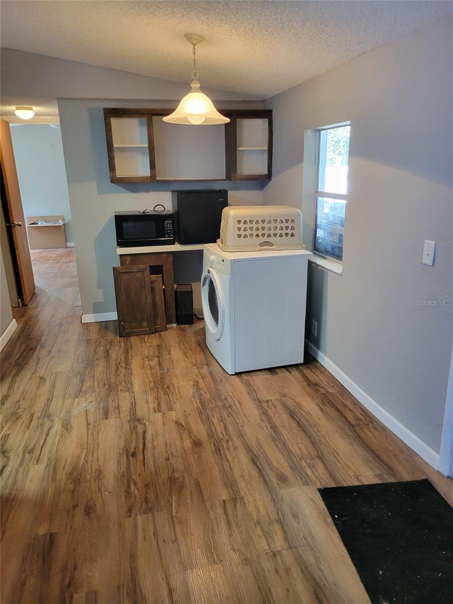 Image 4 of 17 For 16842 Diagonal Road