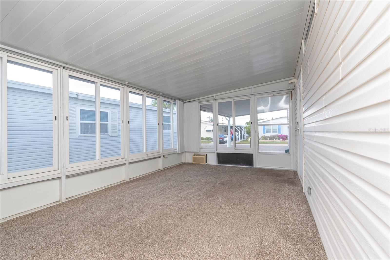 Listing photo id 17 for 1001 Starkey Road 767