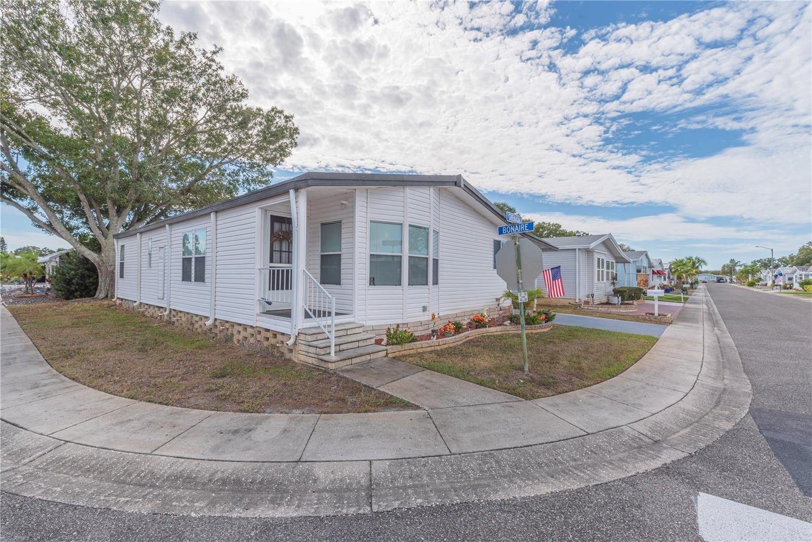 Listing photo id 20 for 1001 Starkey Road 767