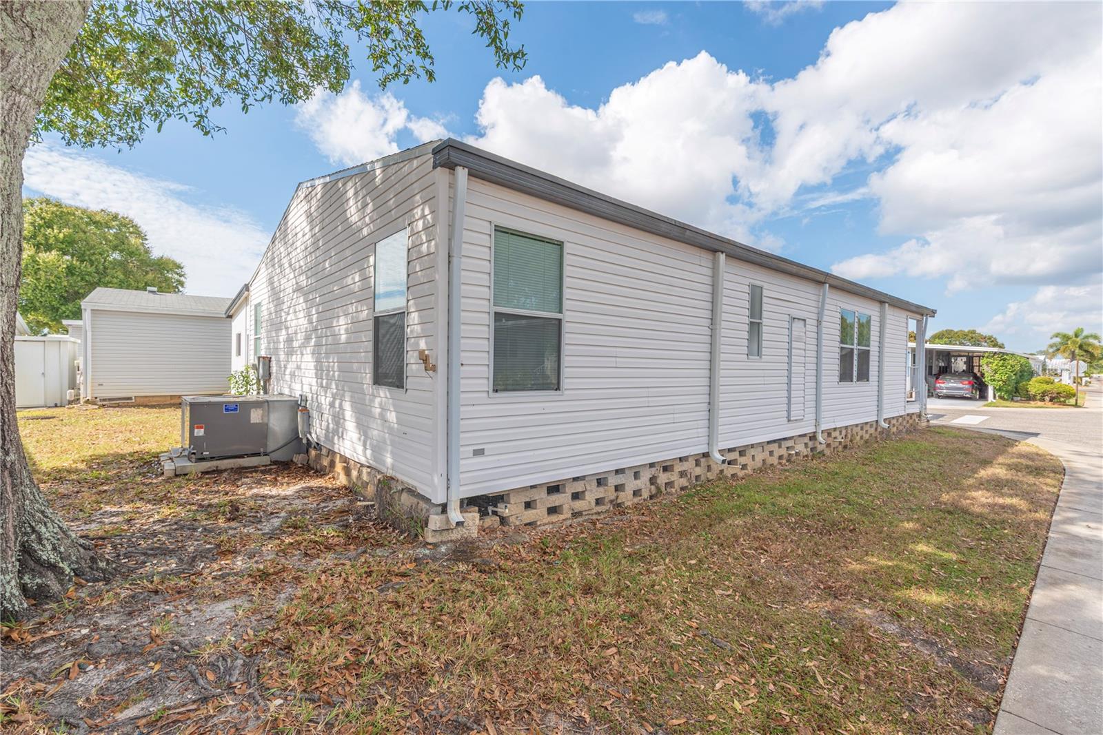 Listing photo id 21 for 1001 Starkey Road 767