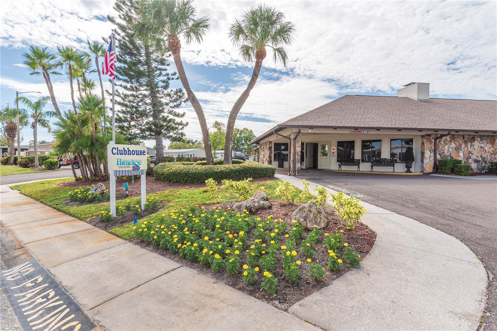 Listing photo id 22 for 1001 Starkey Road 767