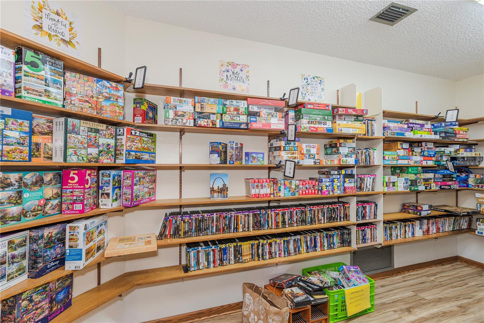 Listing photo id 26 for 1001 Starkey Road 767