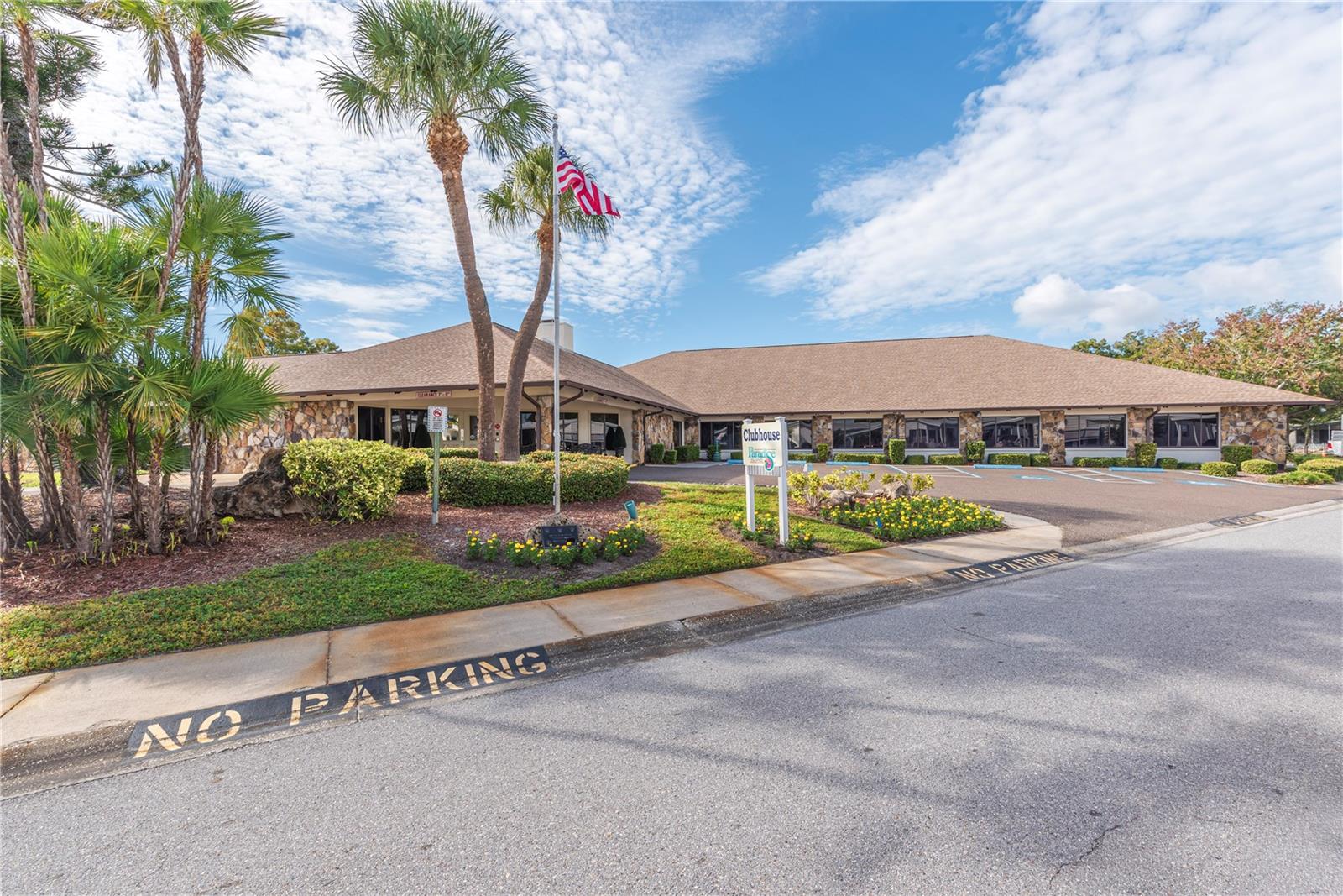 Listing photo id 35 for 1001 Starkey Road 767