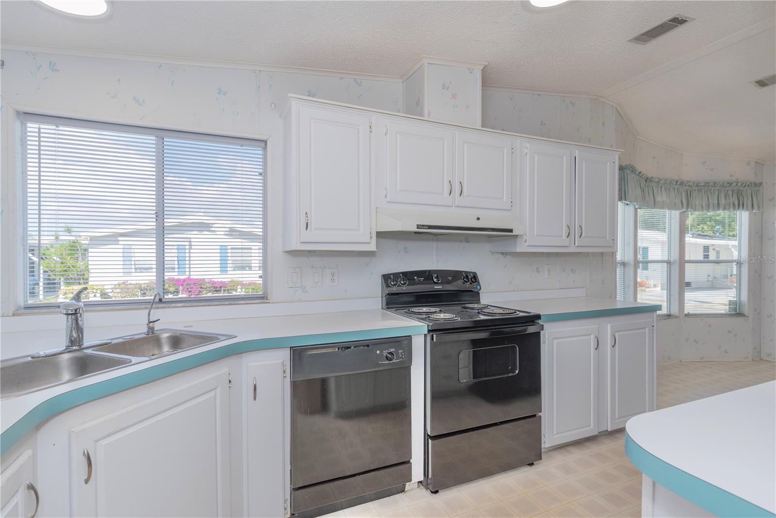 Listing photo id 3 for 1001 Starkey Road 767