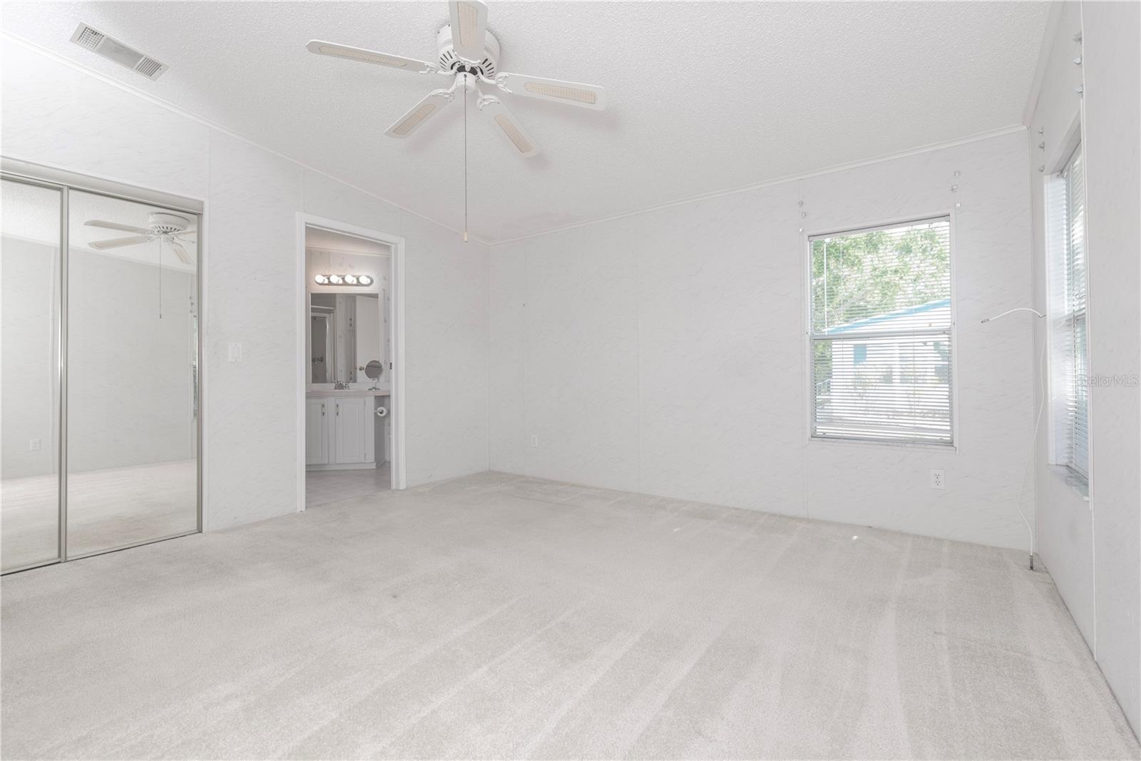 Listing photo id 5 for 1001 Starkey Road 767