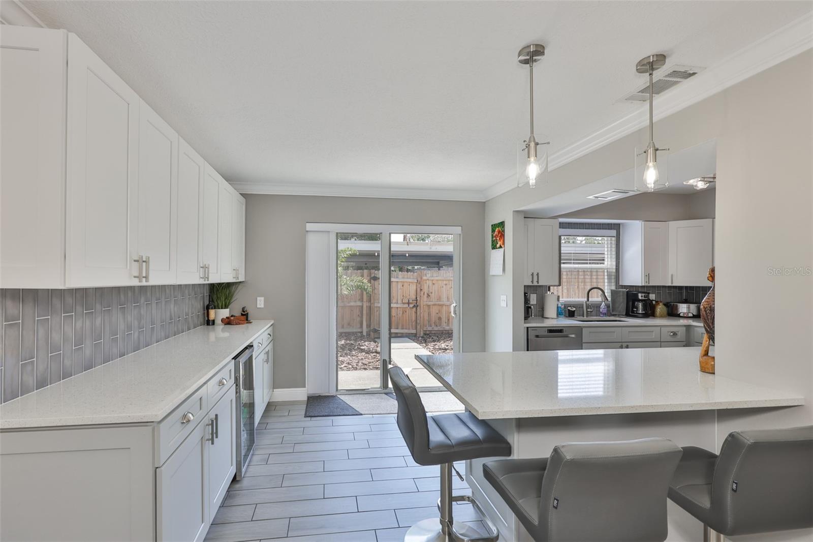 Image 18 of 41 For 2011-- Carolina Avenue