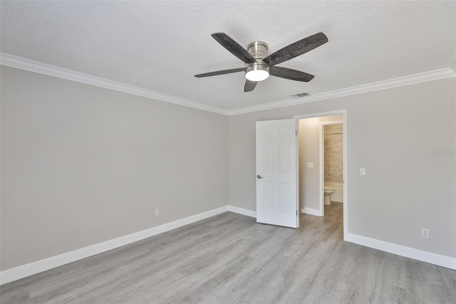 Image 28 of 41 For 2011-- Carolina Avenue