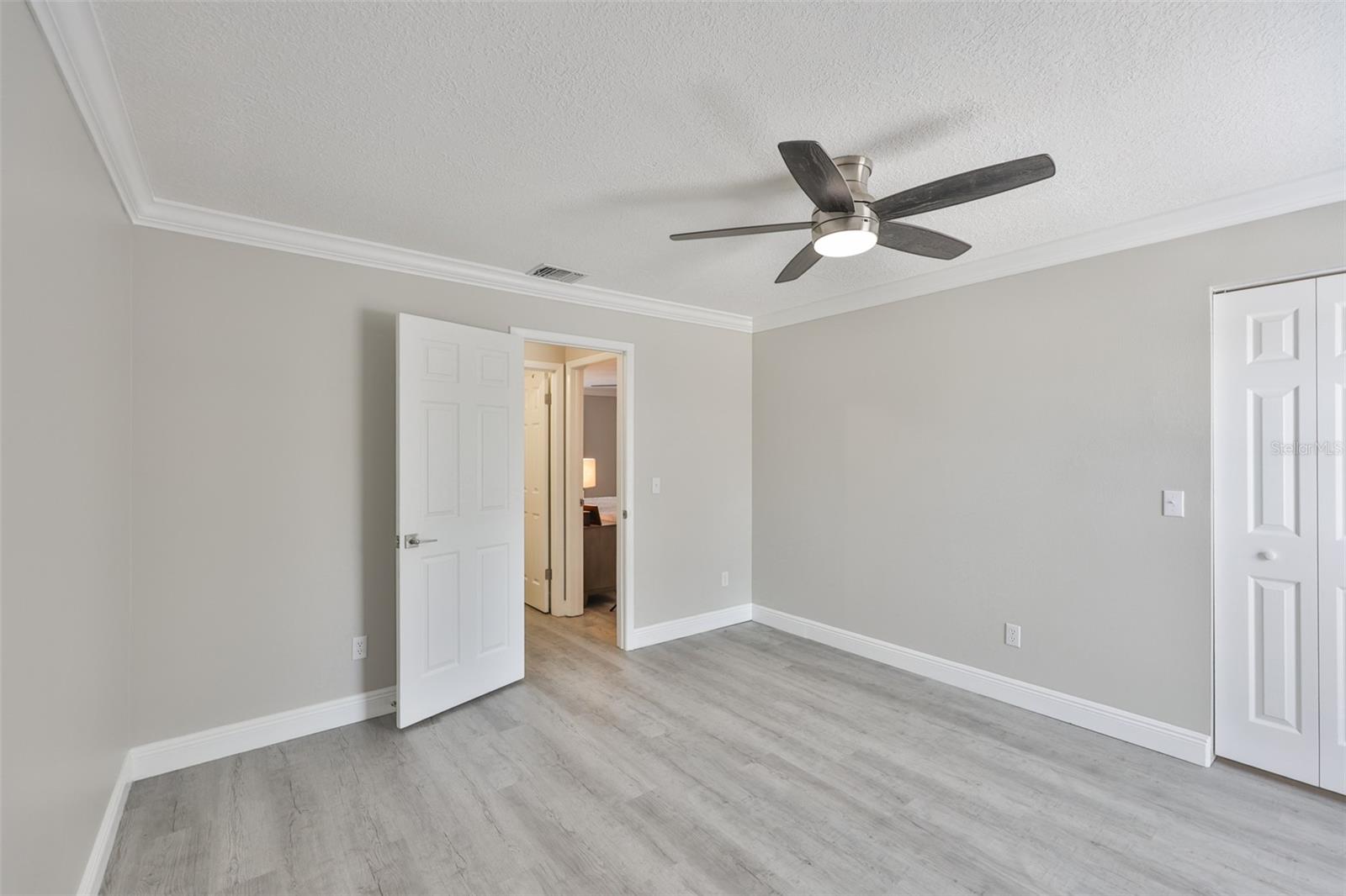 Image 29 of 41 For 2011-- Carolina Avenue