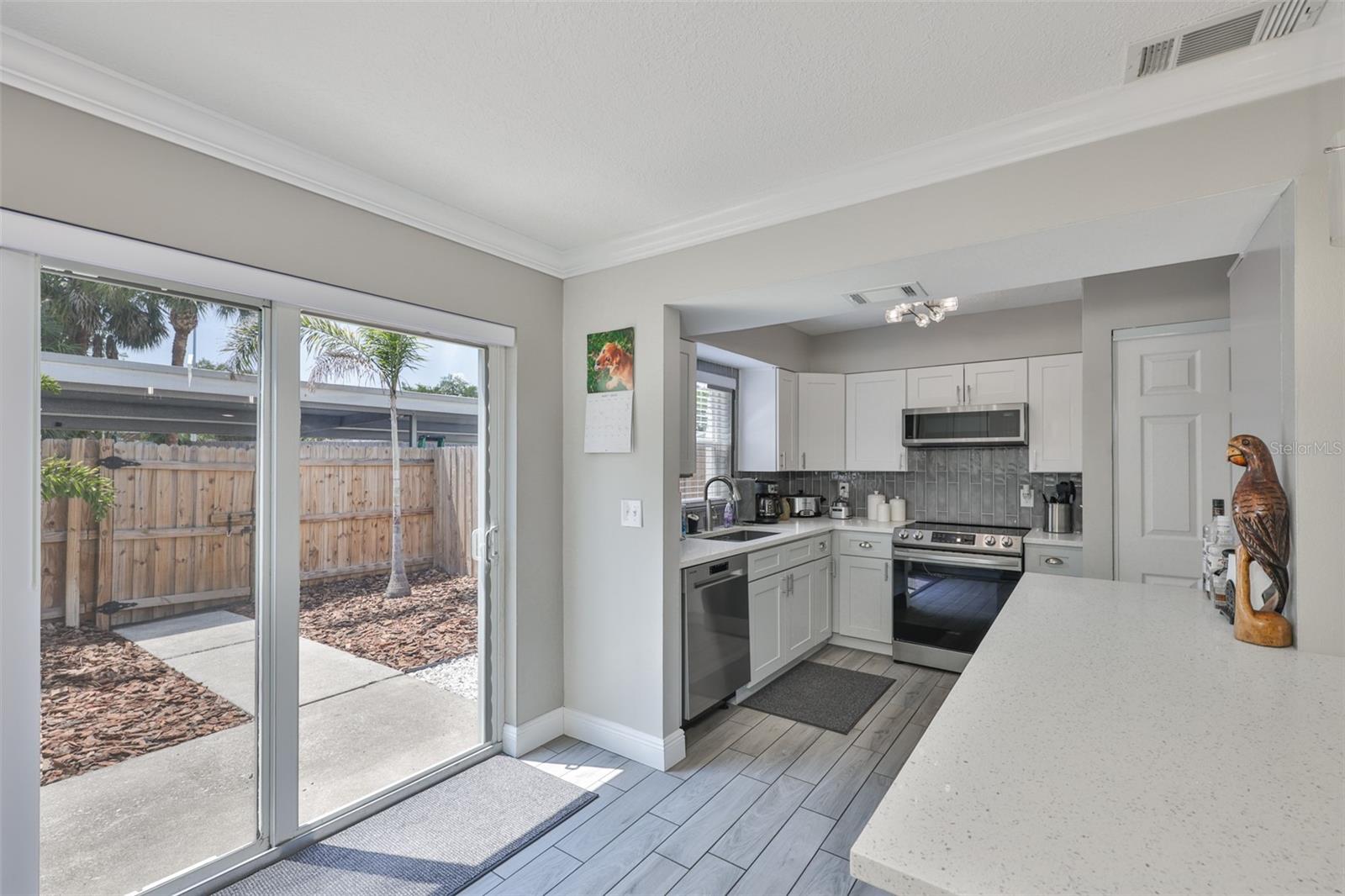 Image 9 of 41 For 2011-- Carolina Avenue