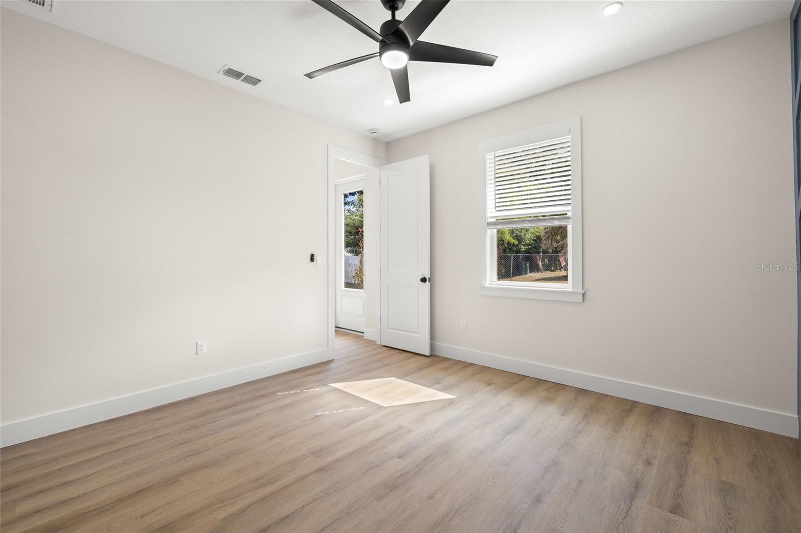 Image 9 of 19 For 1513 Knollwood Street