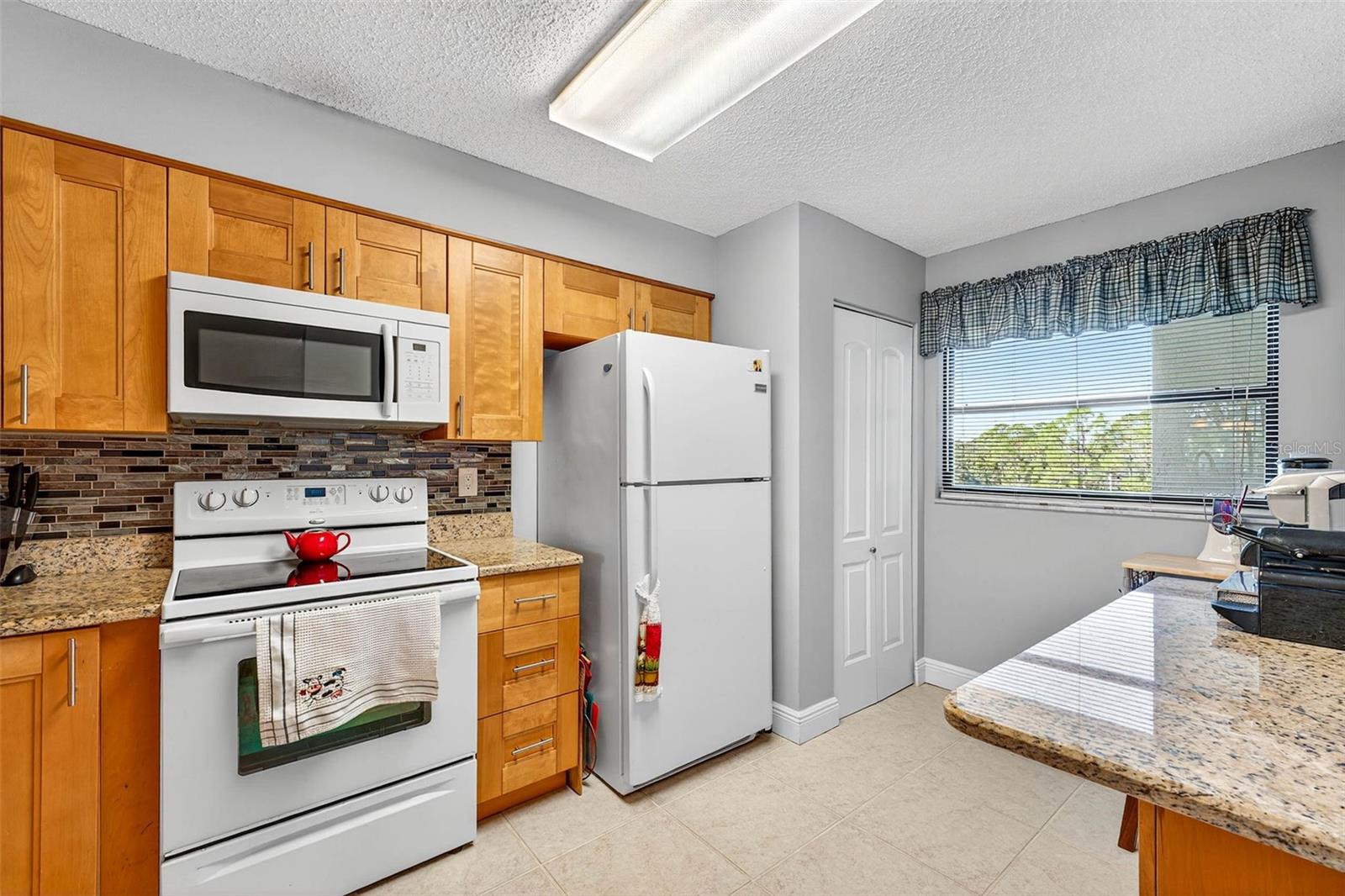 Image 14 of 46 For 800 Cove Cay Drive 4d