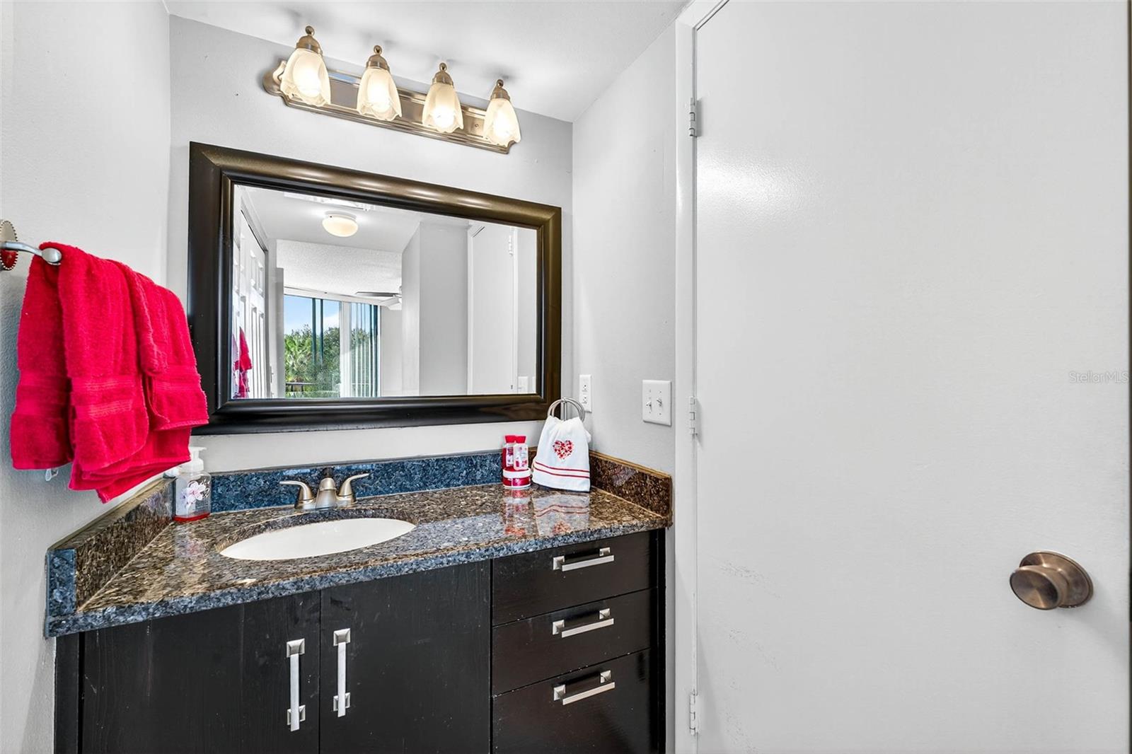 Image 27 of 46 For 800 Cove Cay Drive 4d