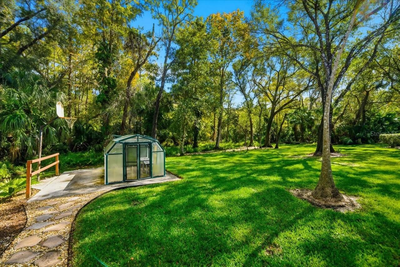 Listing photo id 8 for 15303 Eaton Court