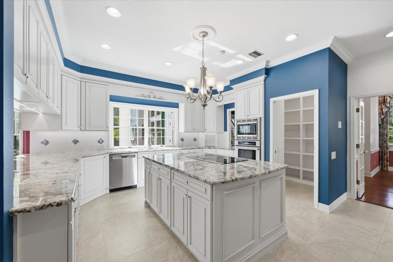 Listing photo id 19 for 15303 Eaton Court