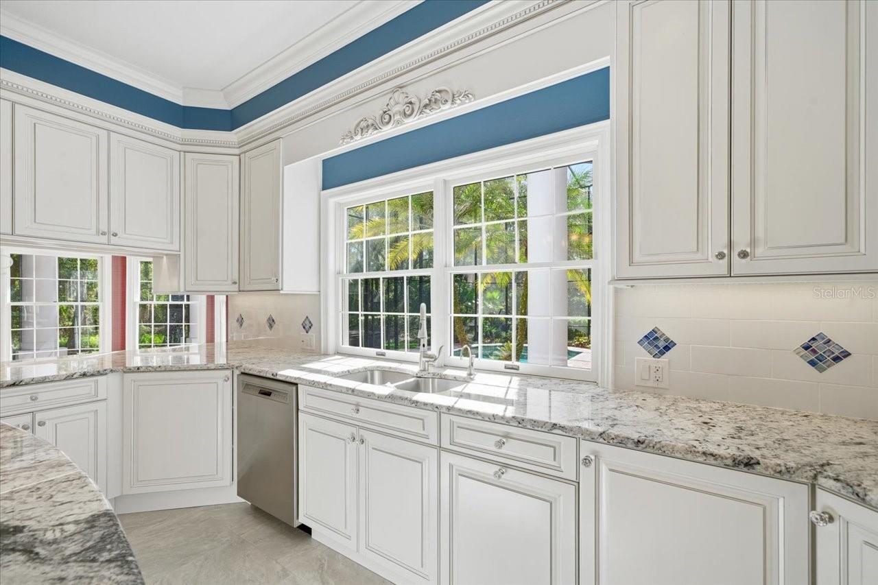 Listing photo id 23 for 15303 Eaton Court