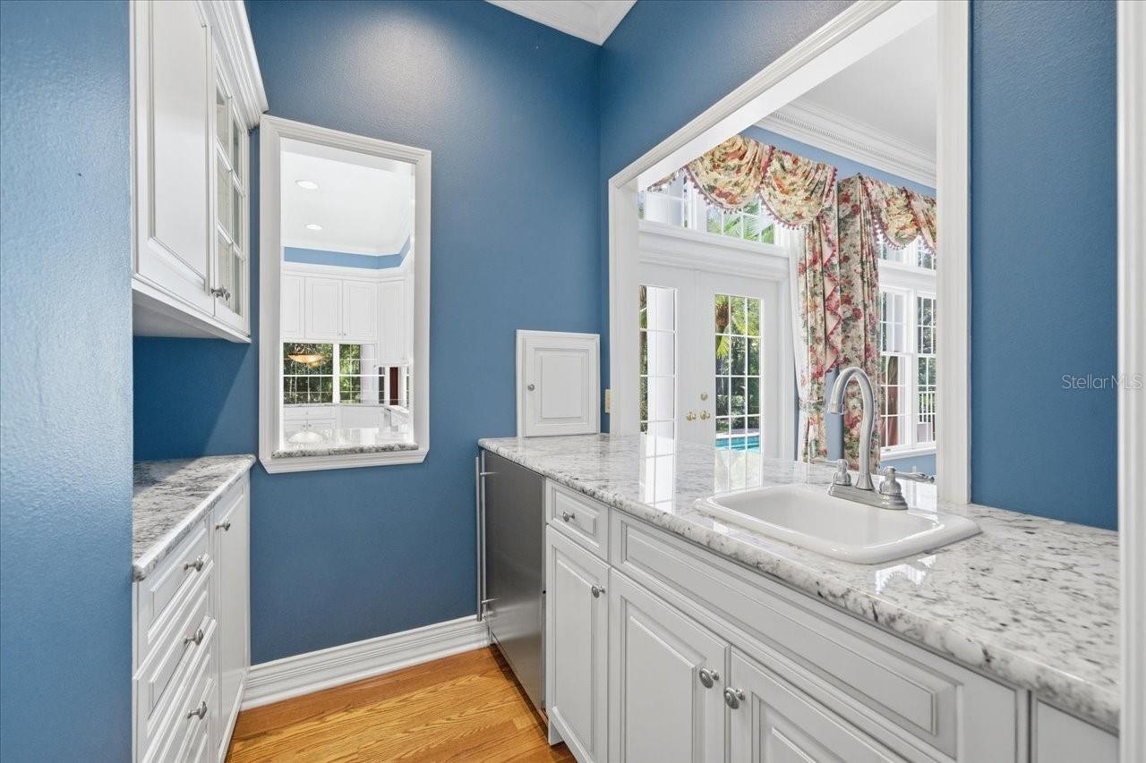 Listing photo id 25 for 15303 Eaton Court