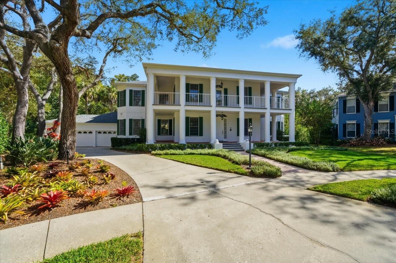 Listing photo id 1 for 15303 Eaton Court