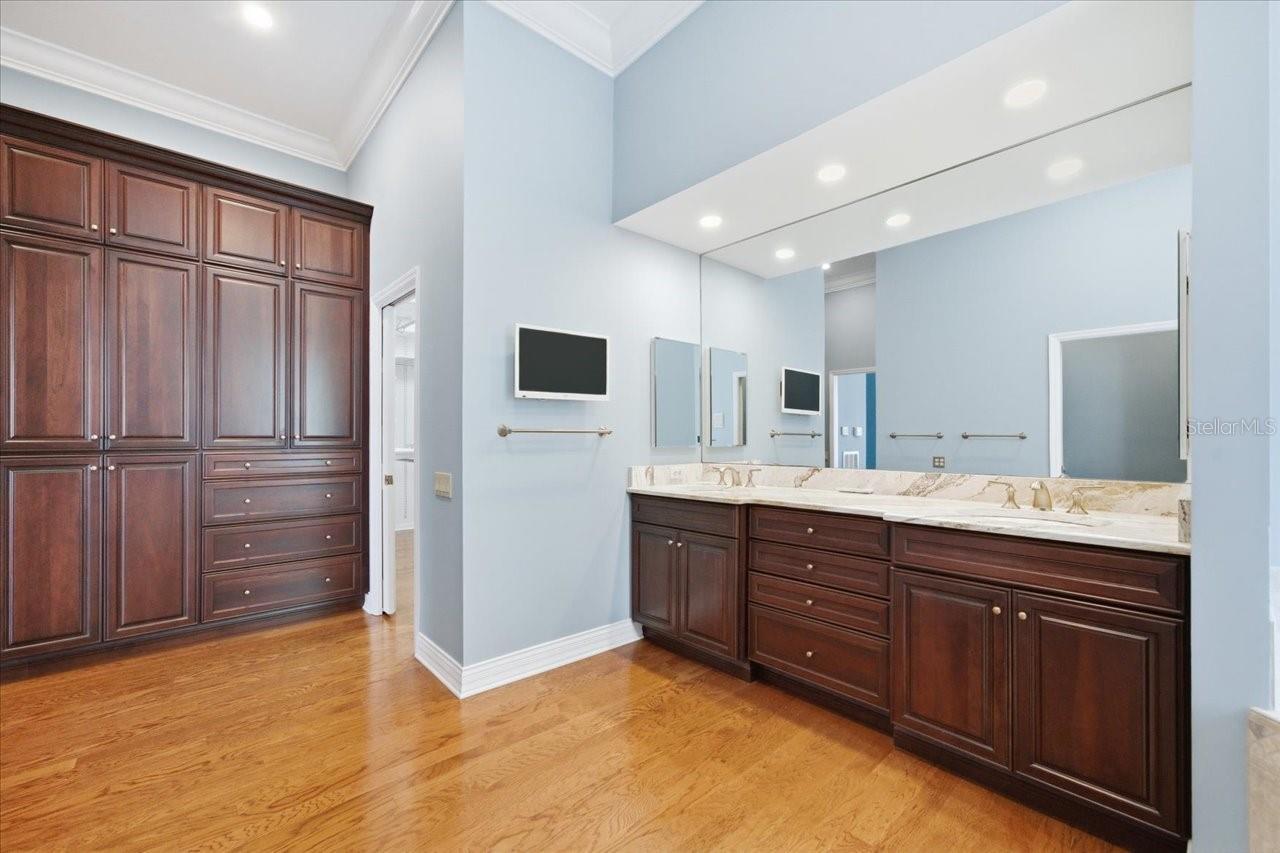 Listing photo id 42 for 15303 Eaton Court