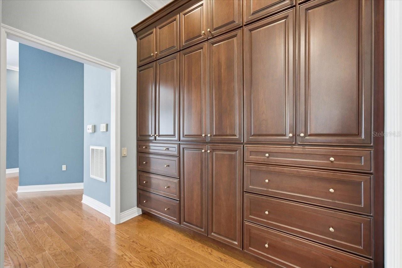 Listing photo id 44 for 15303 Eaton Court