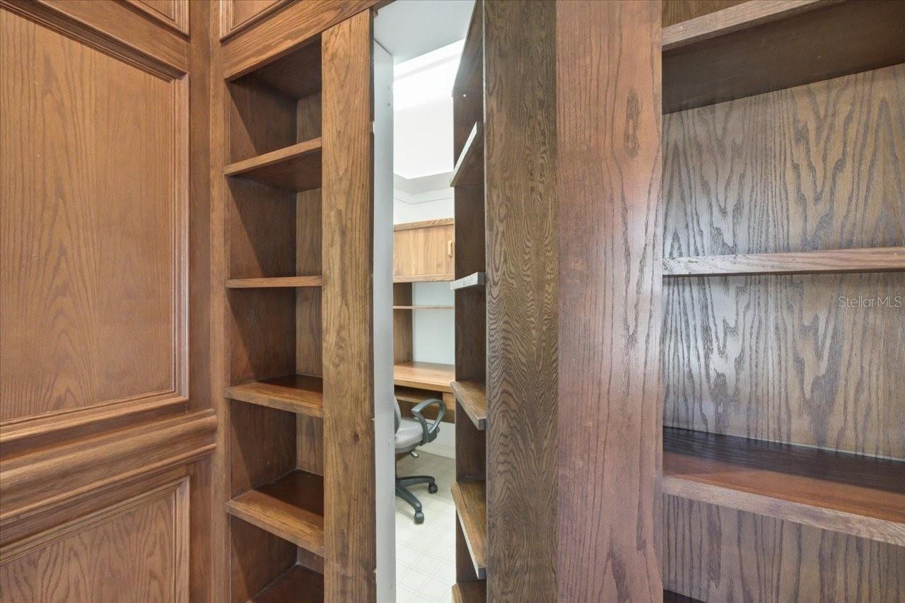 Listing photo id 47 for 15303 Eaton Court