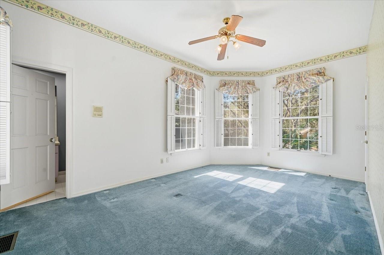 Listing photo id 52 for 15303 Eaton Court