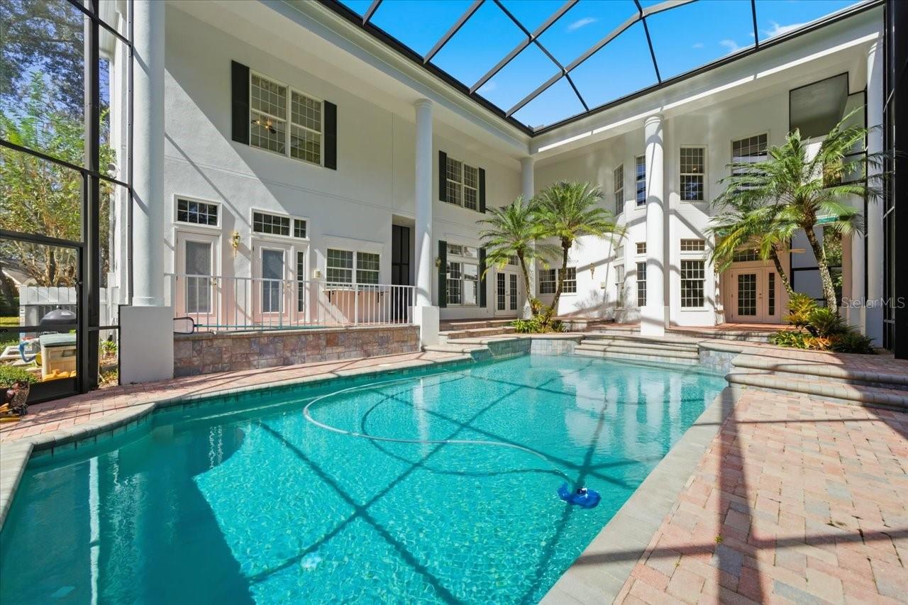 Listing photo id 4 for 15303 Eaton Court