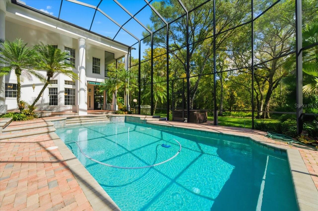 Listing photo id 6 for 15303 Eaton Court