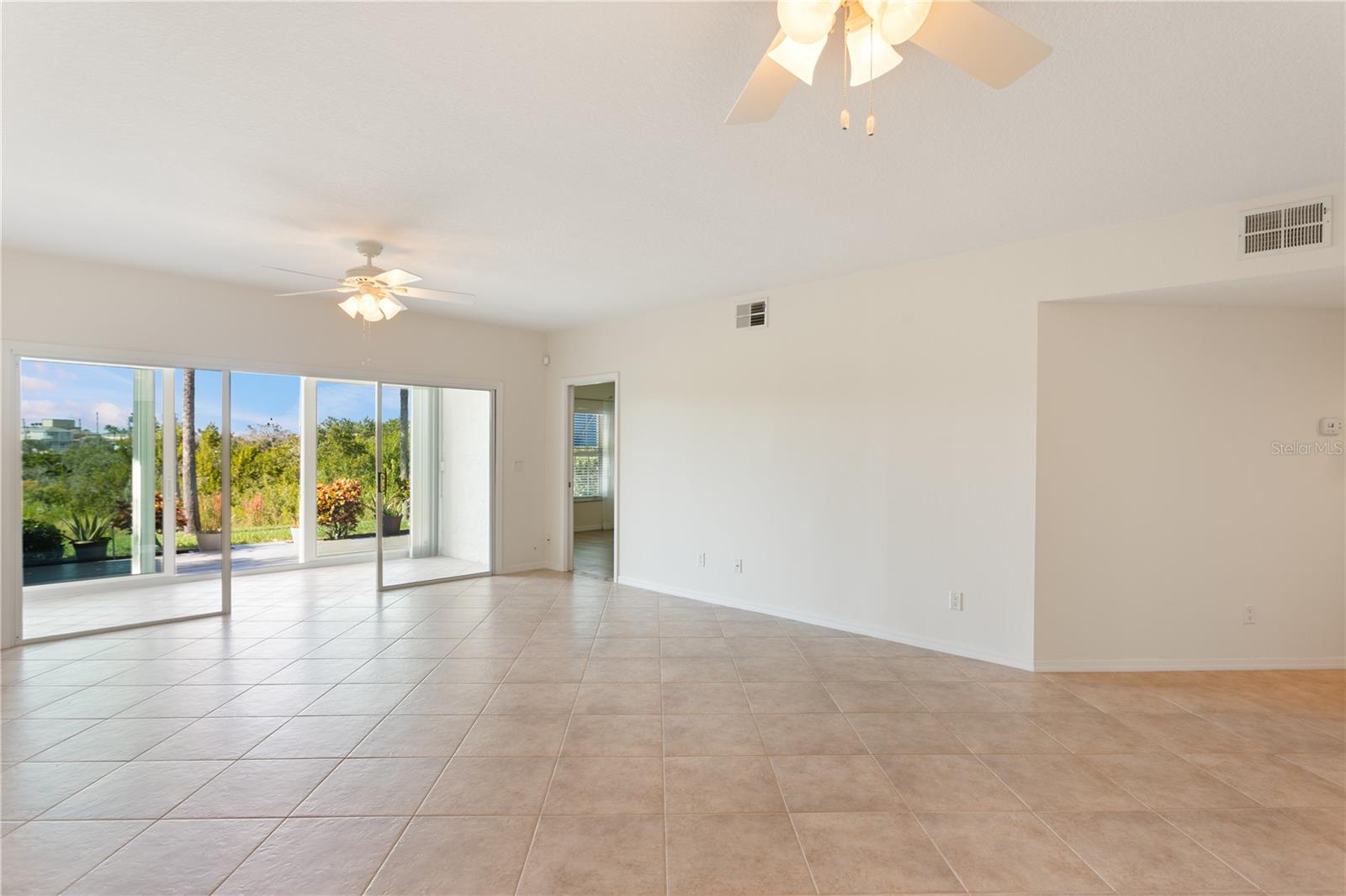 Image 18 of 79 For 11535 Shipwatch Way 1026