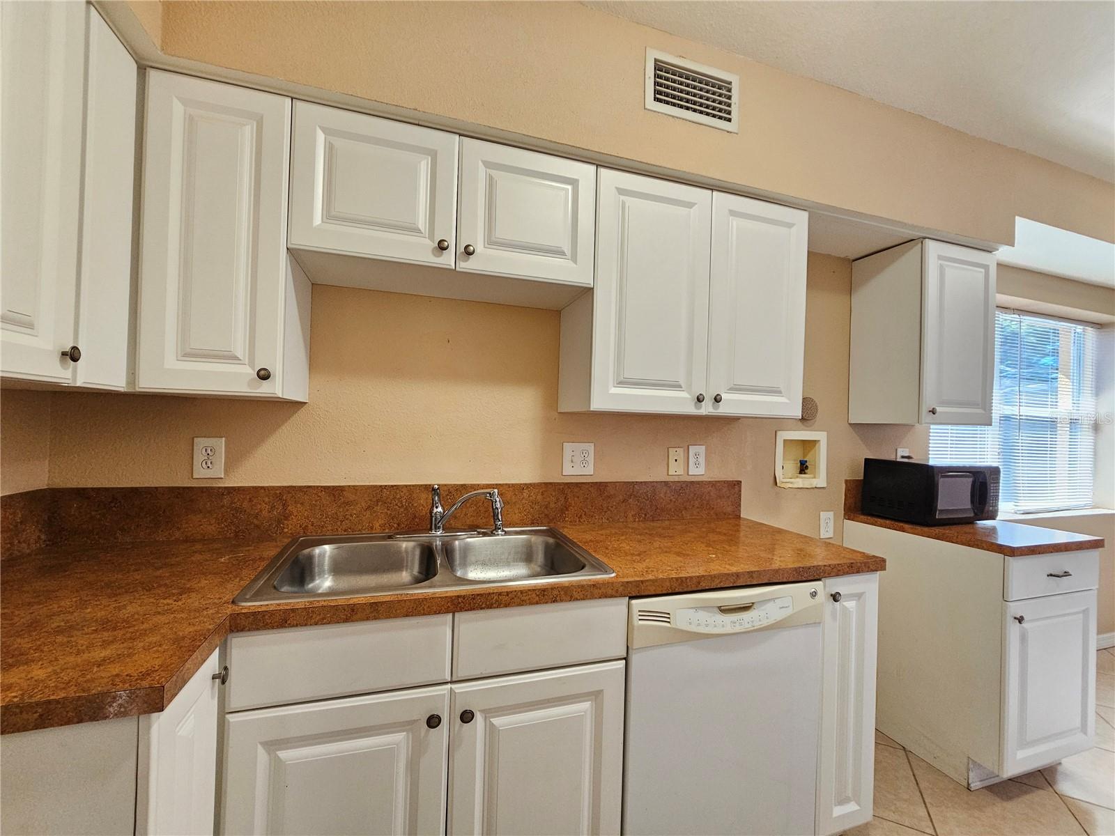 Image 7 of 13 For 1355 Drew Street 203