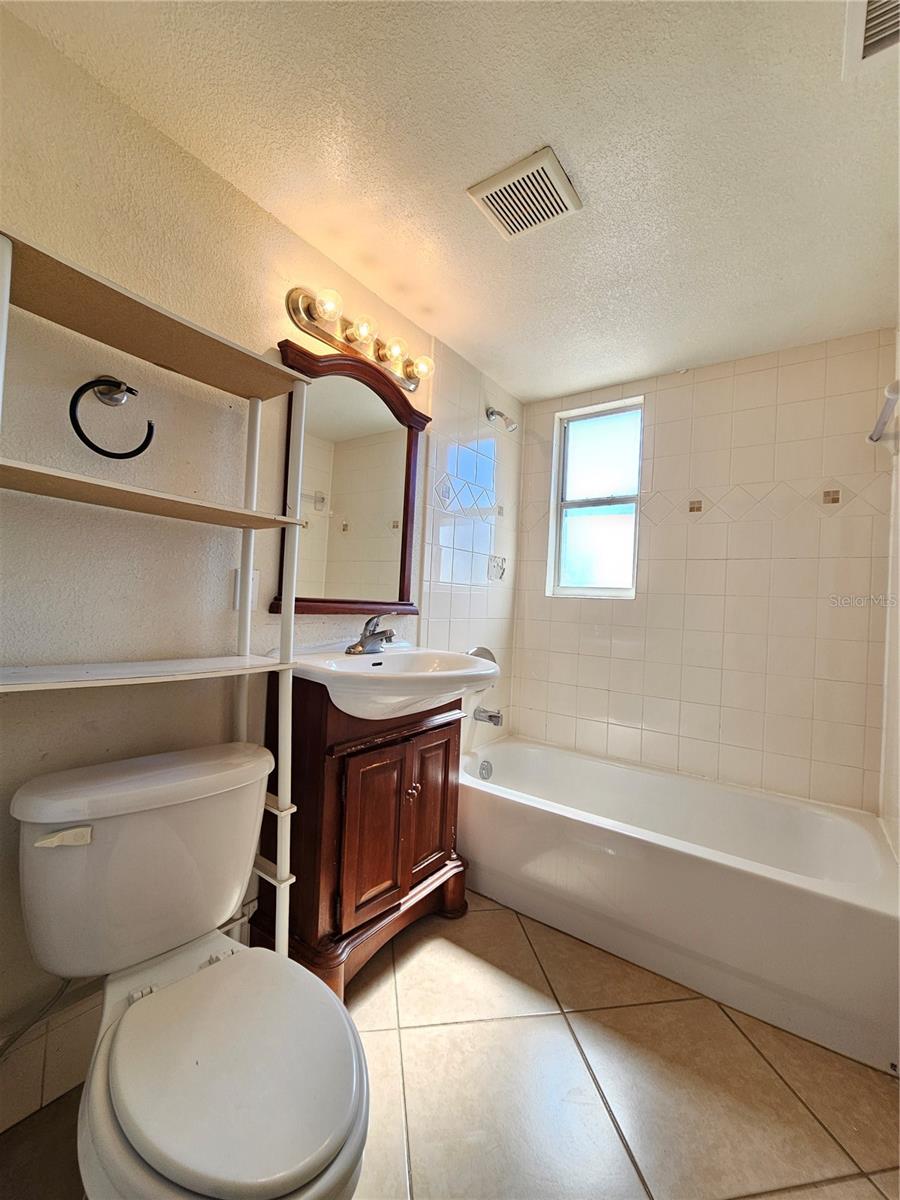 Image 9 of 13 For 1355 Drew Street 203