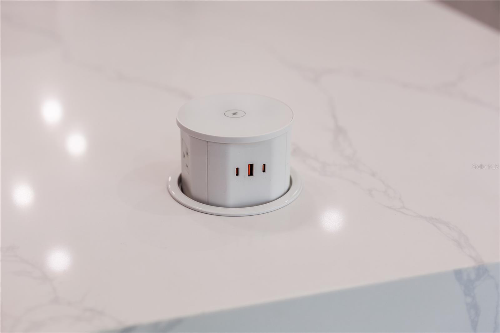 Listing photo id 10 for 4006 La Salle Street