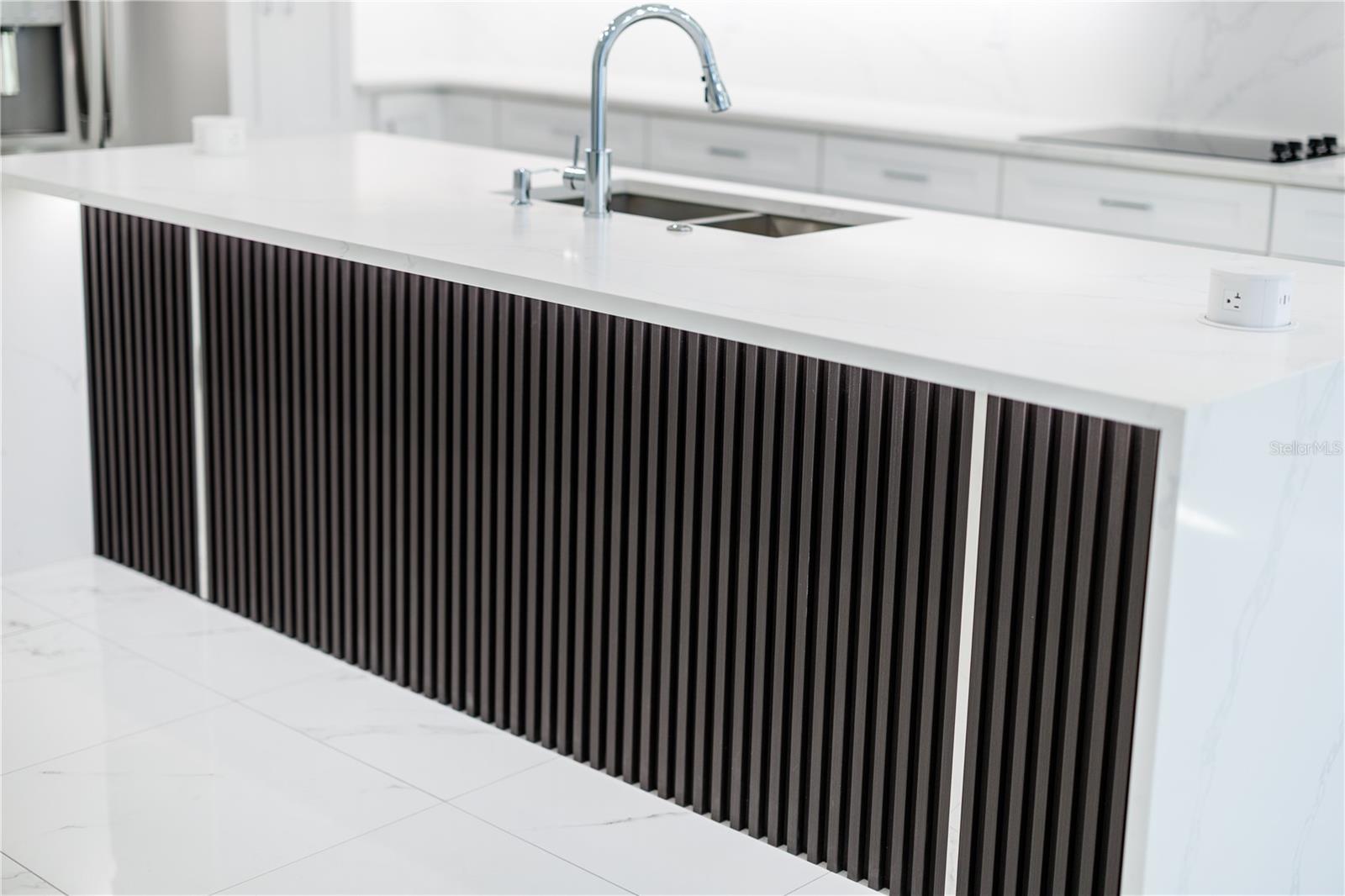 Listing photo id 11 for 4006 La Salle Street