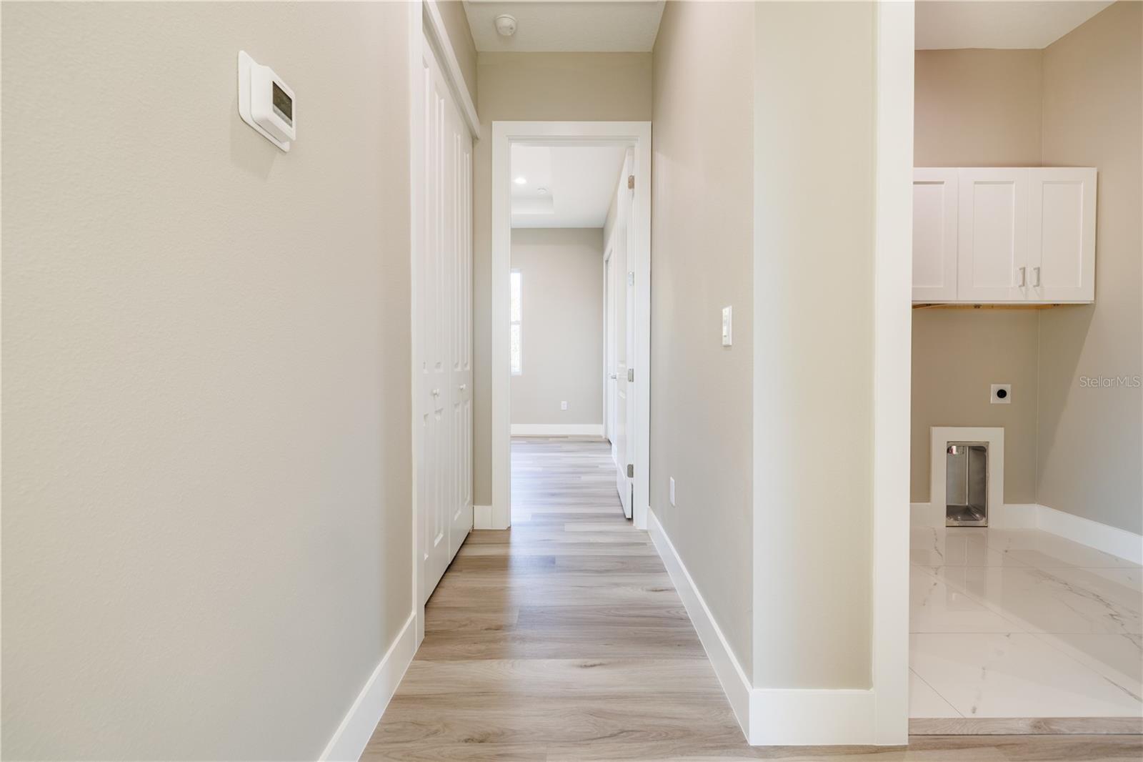 Listing photo id 28 for 4006 La Salle Street