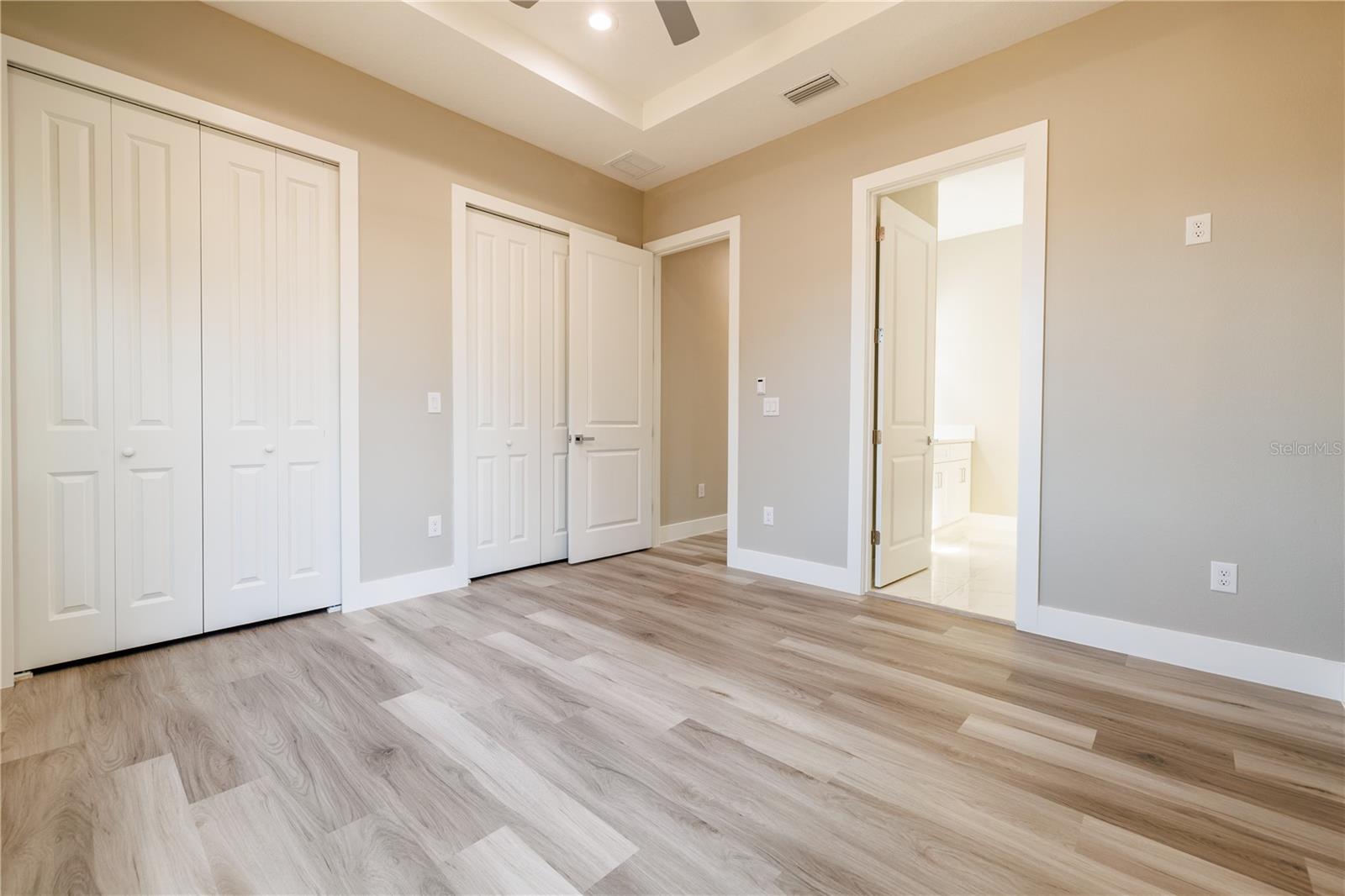 Listing photo id 30 for 4006 La Salle Street